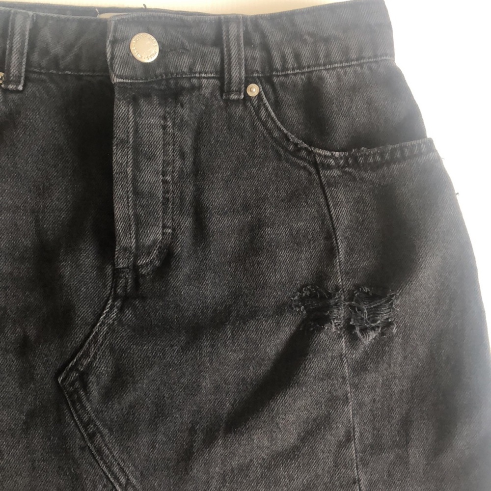 Miss Selfridge Distressed Mini Skirt Faded Black Denim Frayed Hemline size 8 - Picture 2 of 9